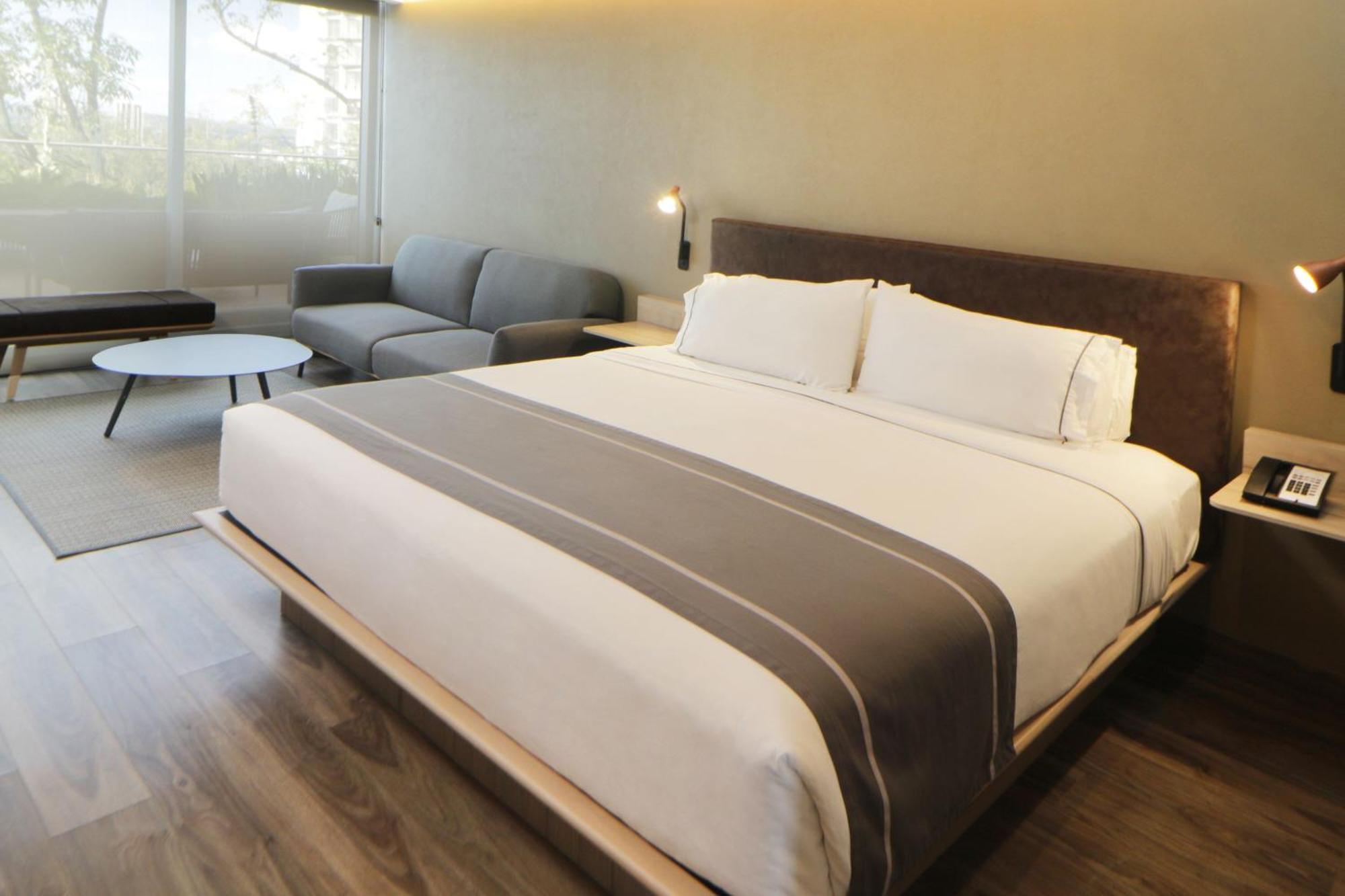 City Express Plus By Marriott Guadalajara Providencia Exterior photo