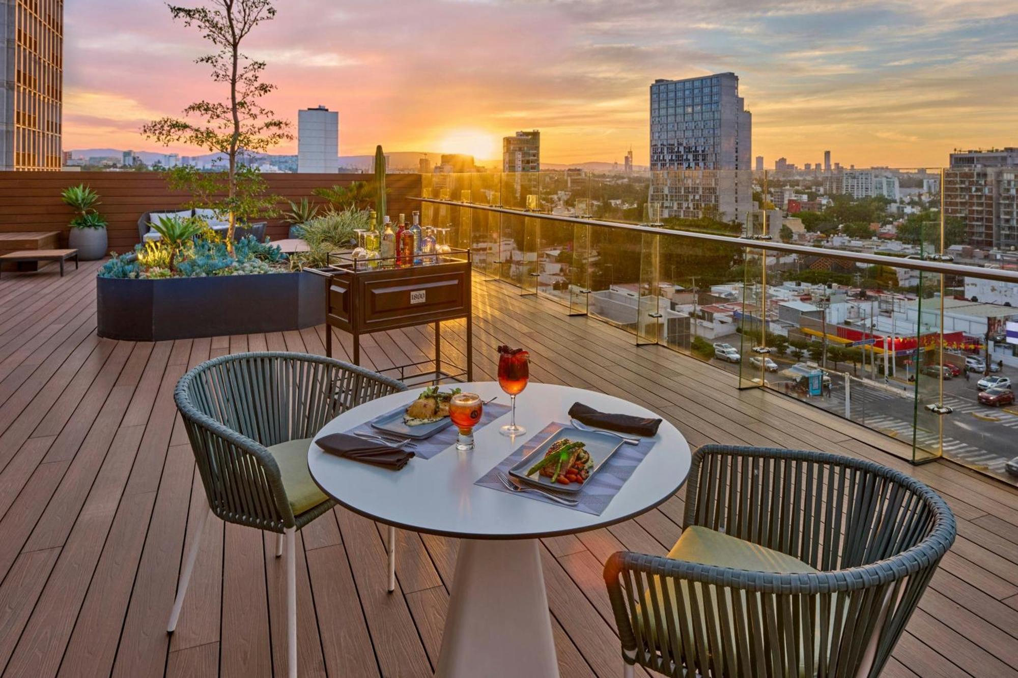 City Express Plus By Marriott Guadalajara Providencia Exterior photo